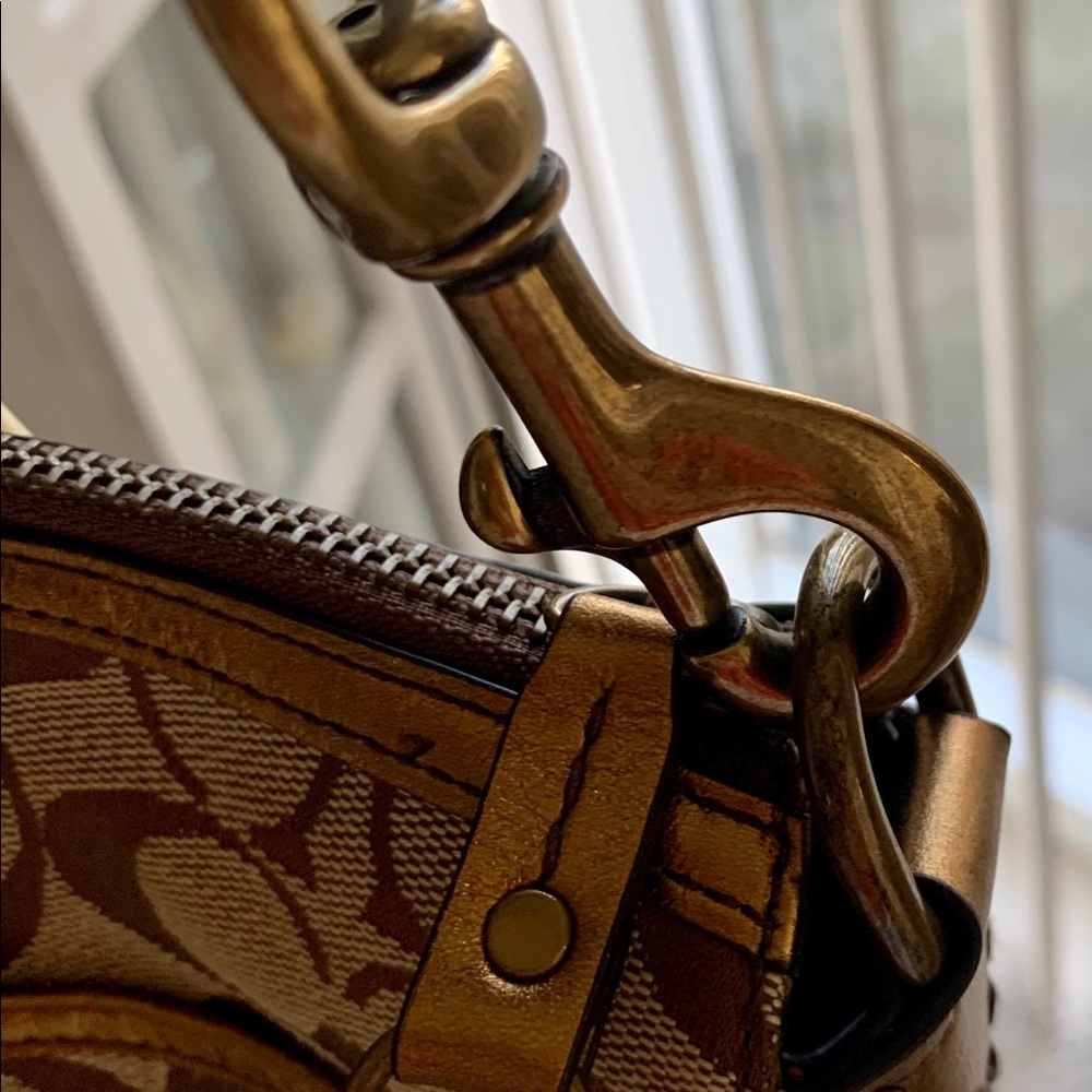 🧡NWOT Coach bronze & brown suede logo bag buckled. Get @ this price a classic! - Picture 5 of 9